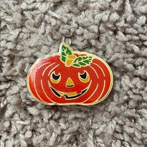Jack o‎ lantern pin